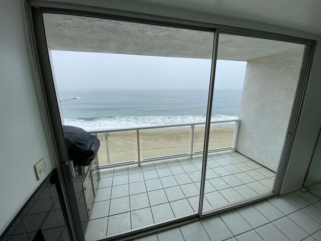 Building Photo - Upper 1+1