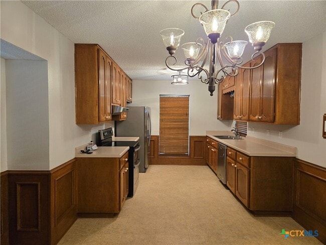 Building Photo - 776 Country Club Dr