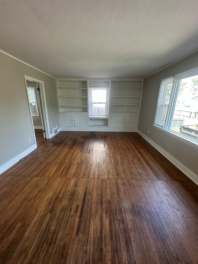 Building Photo - 231 Sheridan Dr