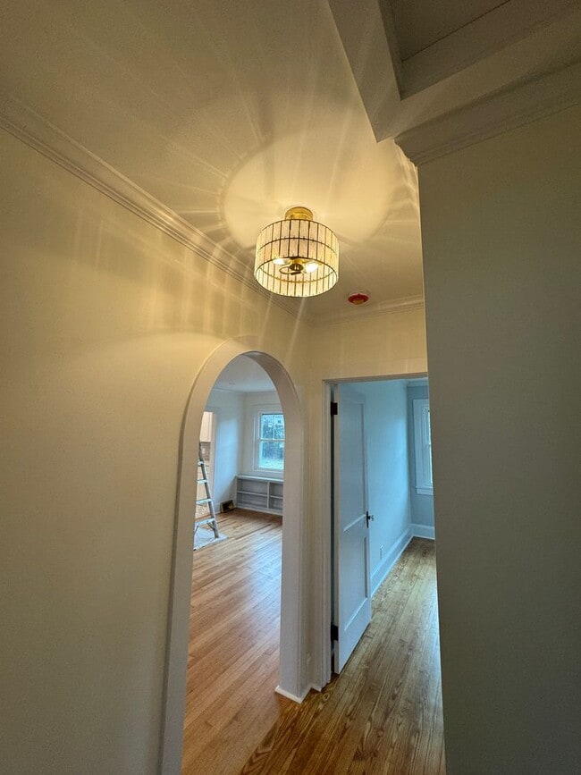 Building Photo - Spectacular Renovation!