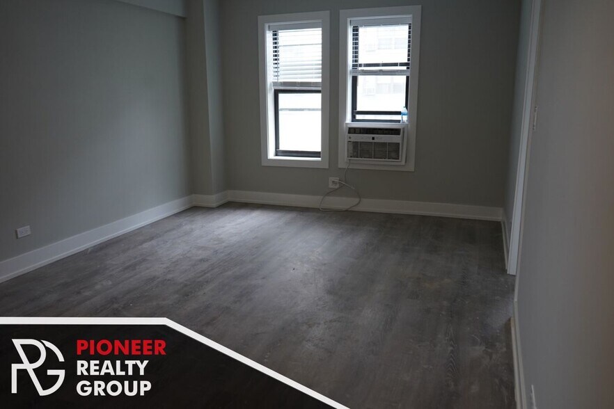 Building Photo - 505 W Belmont Ave