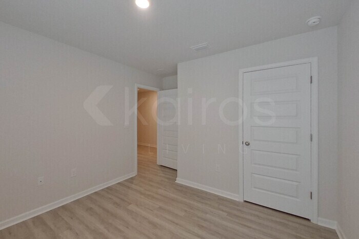 Building Photo - 393 Monarch Ln