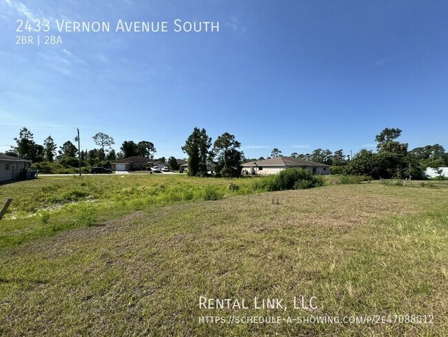 Building Photo - 2433 Vernon Ave S