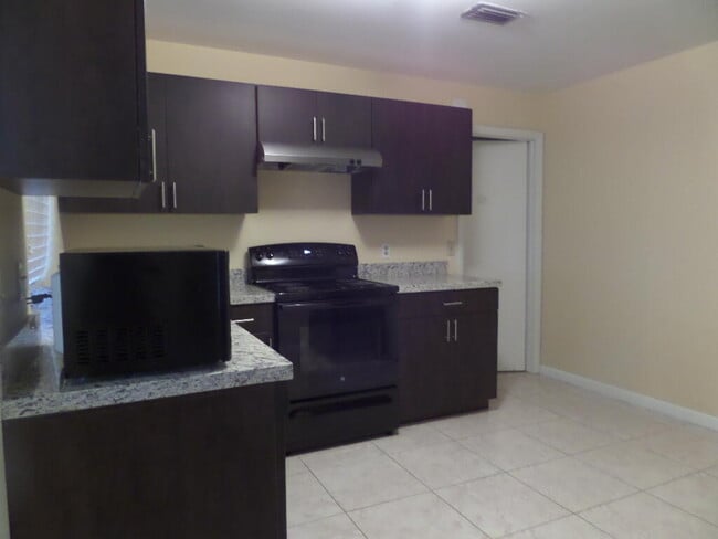 Building Photo - 9145 E Highland Pines Blvd