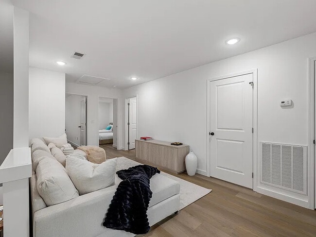 Building Photo - 126 Parris Bridge Rd