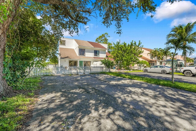 Building Photo - 9056 Green Meadows Way