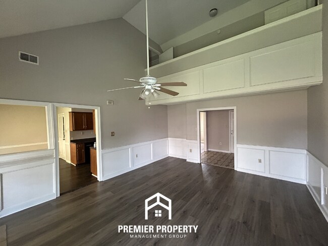 Building Photo - Large 5BR/3.5BA Home in 38125 | 2,541 Sq Ft, Vaulted Ceilings & Covered Patio