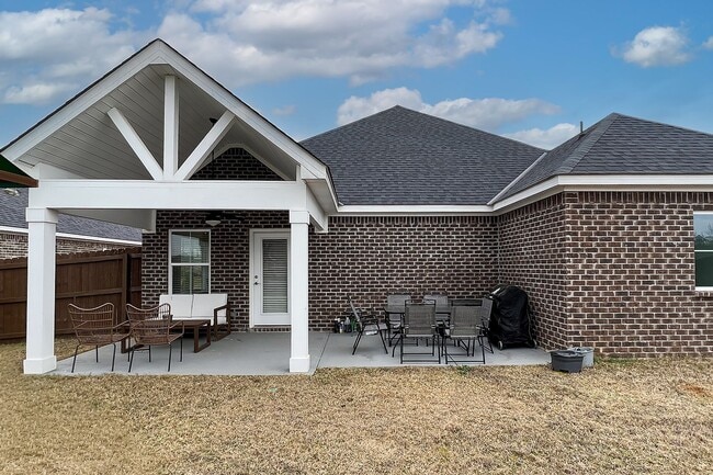 Building Photo - Available July 1, 2026!