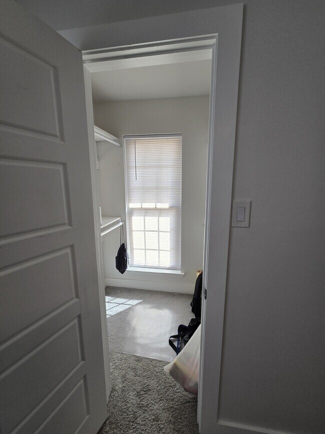 Building Photo - 5509 Edgewater Cir