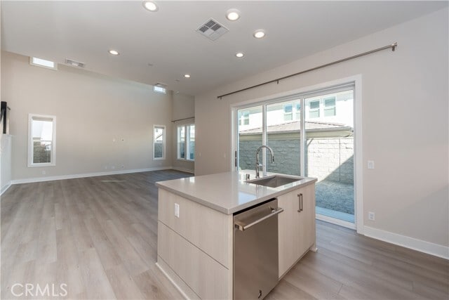 Building Photo - 180 Longden