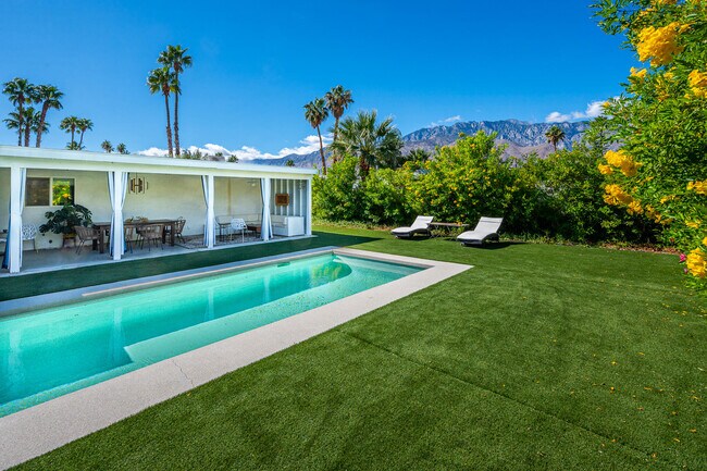 Building Photo - 2748 E Via Escuela