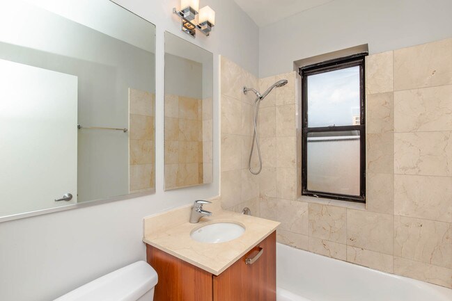 Building Photo - 732 W Bittersweet Pl