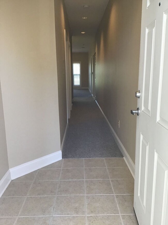 Building Photo - Spacious 2 Bedroom Condo in World Tour