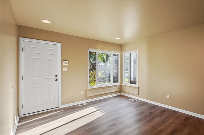 Building Photo - BEAUTIFUL 3 BED 1.5 BATH HOME  IN OAK PARK MI