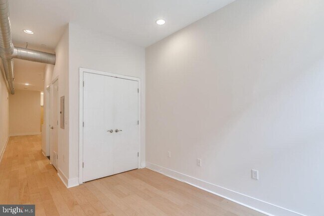 Building Photo - 1305 Locust St