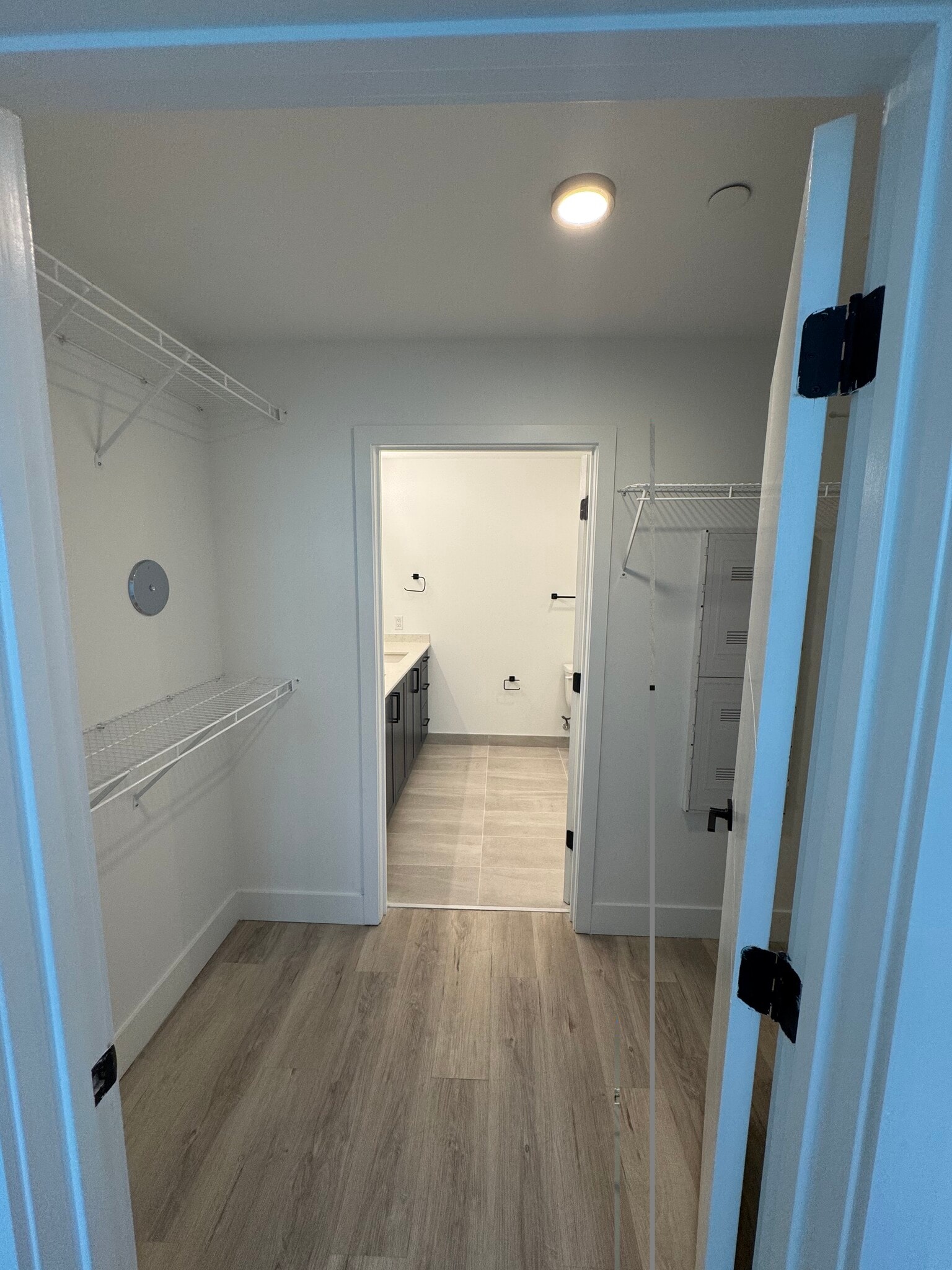FULL WALKING CLOSET - 60 NW 31st St