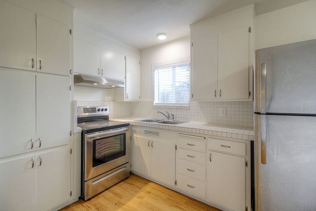Building Photo - 801 W 9th St