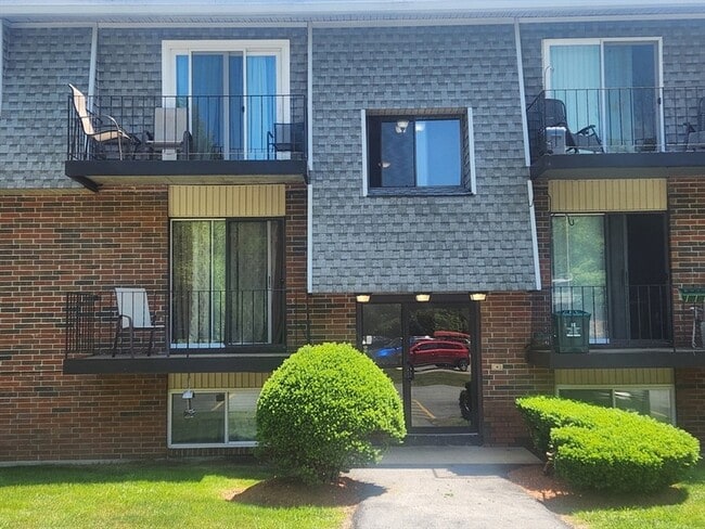 Building Photo - 176 Maple Ave