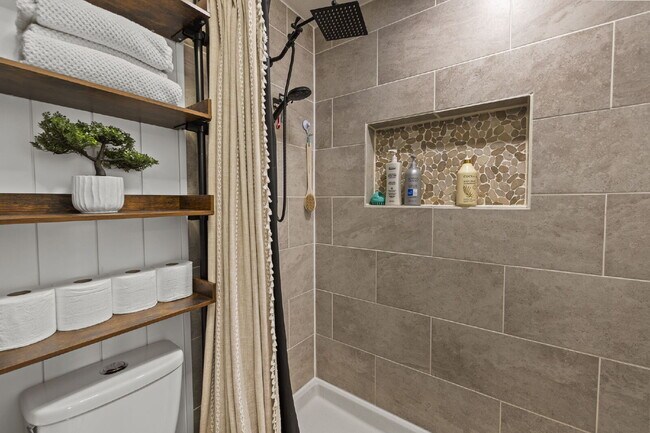 Building Photo - Modern Comfort Meets Charm – Beautifully U...