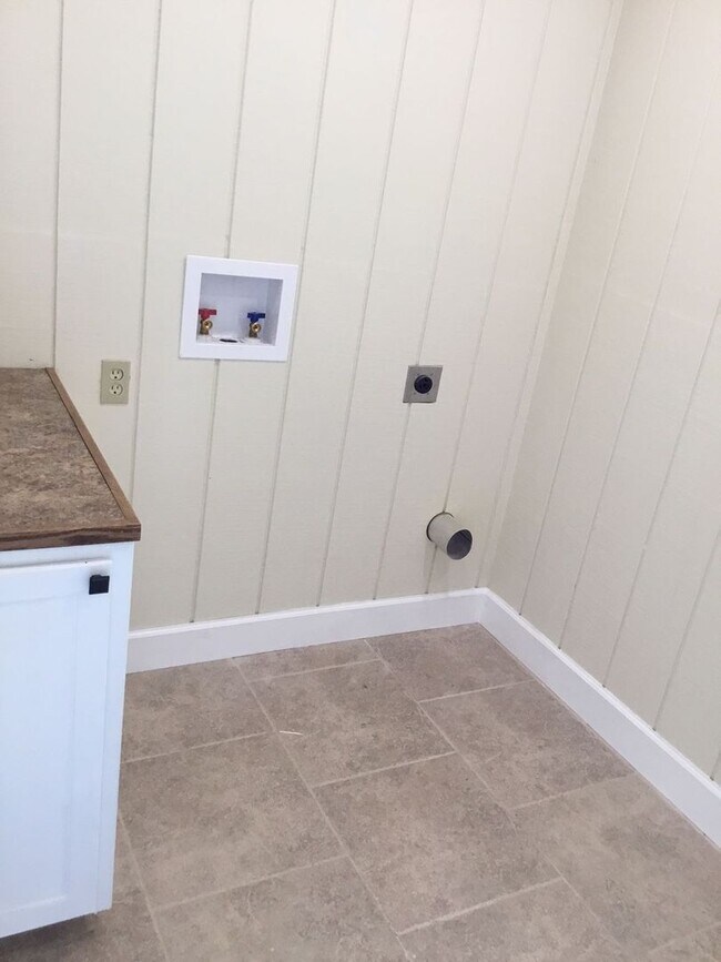 Building Photo - GORGEOUS 4/3 BROADMOOR HOME-UPDATED-MUST SEE