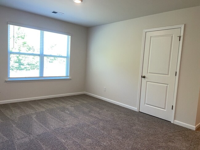 Building Photo - Beautiful Fountain Inn Home