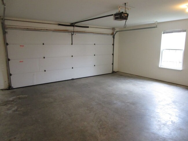 Building Photo - 5000-5002 Carrie Ridge Dr.