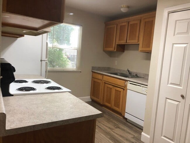 Building Photo - **Reserve for NOW SUMMER 2026** Beautiful Home Close to Downtown Chico