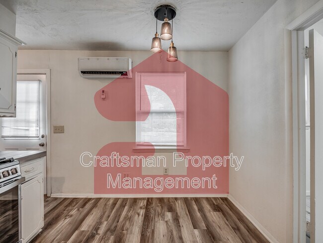 Building Photo - 224 W 5th St