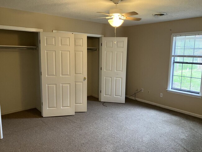 Building Photo - 1823 Holmes St