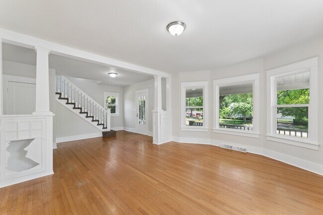 Building Photo - Welcome home to this stunning, light-filled rental that truly has it all! Featuring huge living s...