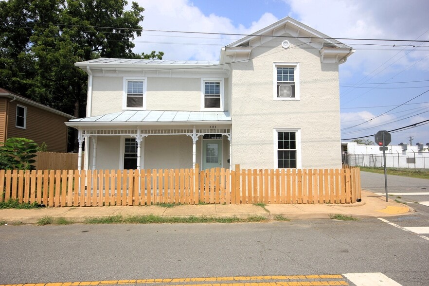 Primary Photo - 421 9th St NW