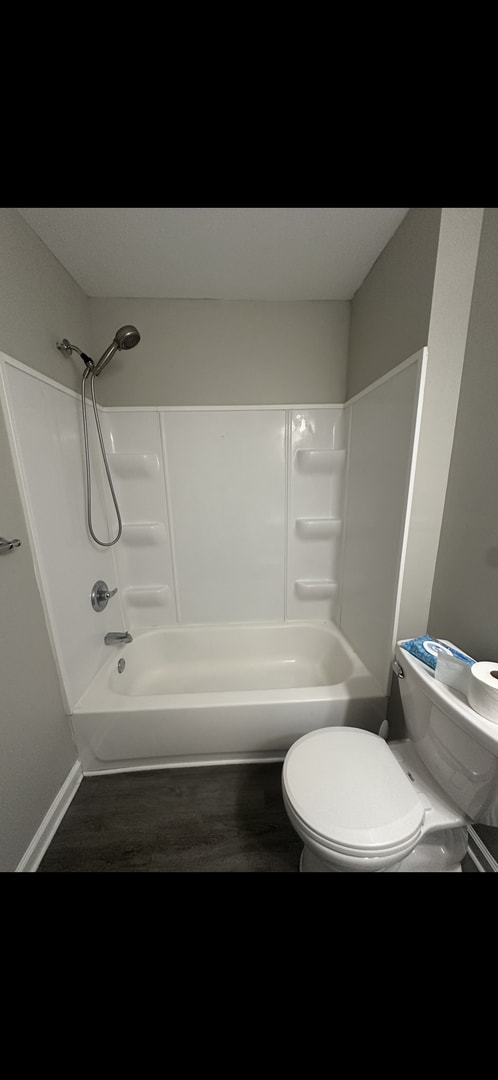Building Photo - Remodeled 2 bedroom, 1 bath duplex with co...