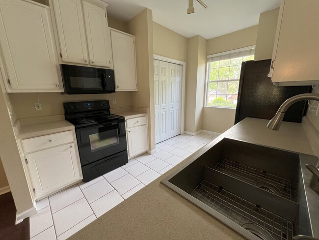 Building Photo - 1517 Applewood Way