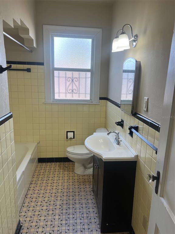 Building Photo - 2323 W North B St