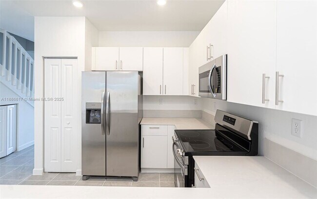 Building Photo - 2246 SE 27th Dr