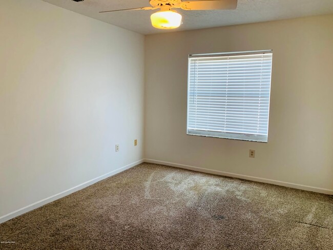 Building Photo - 185 Cinnamon Lake Cir