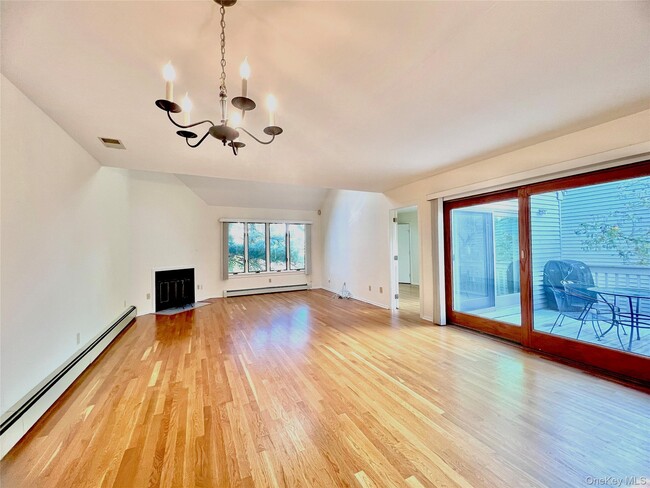 Building Photo - 15 Evon Ct