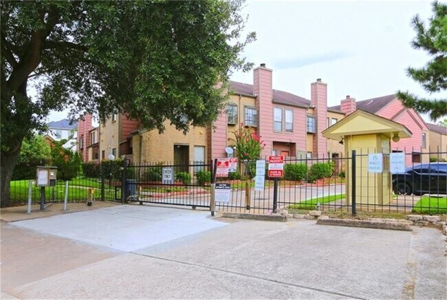 Building Photo - 8299 Cambridge St
