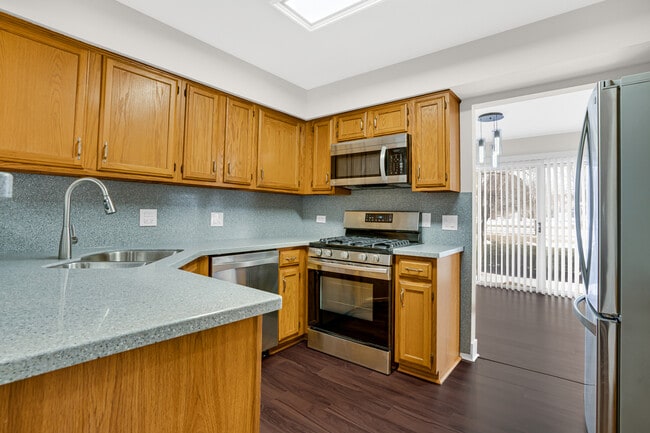 Building Photo - 133 White Branch Ct N