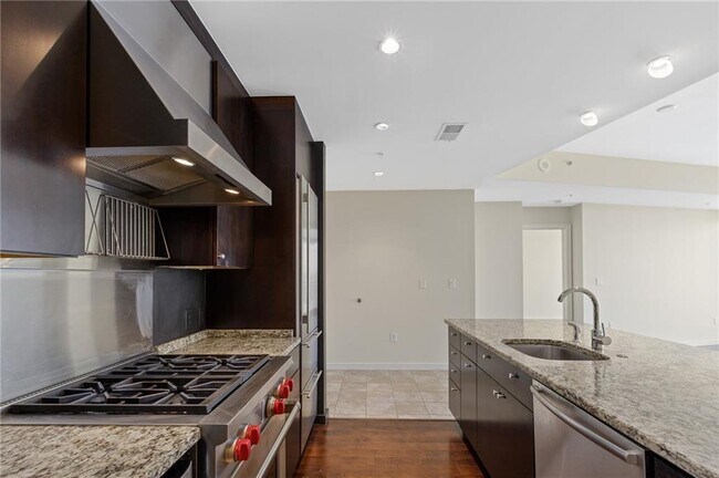 Building Photo - 3325 Piedmont Rd NE