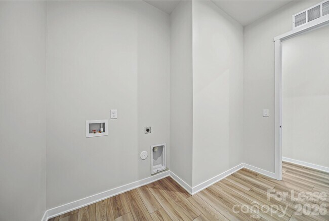 Building Photo - 8016 Brookbank Dr