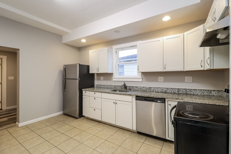 Building Photo - 831 Greenwood Ave