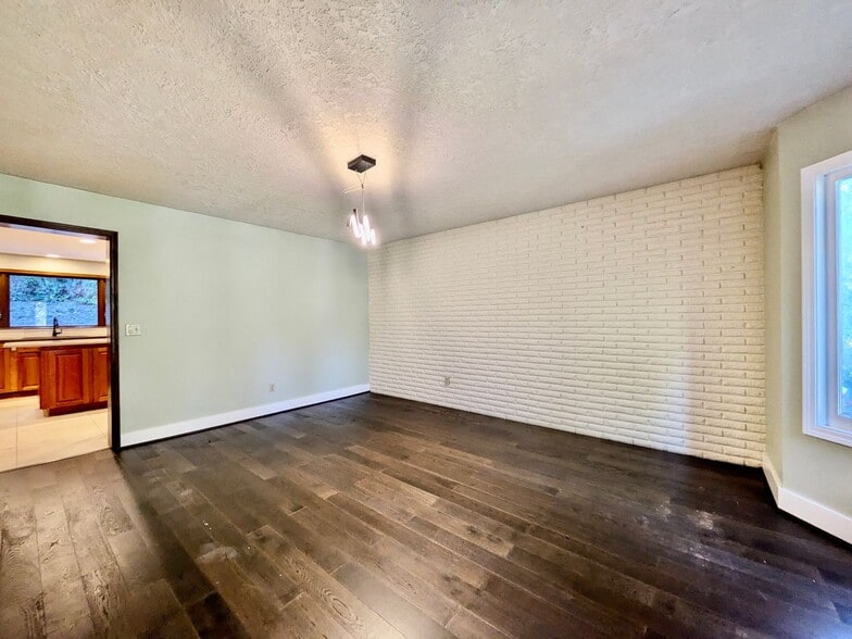 Building Photo - 18132 Westview Dr