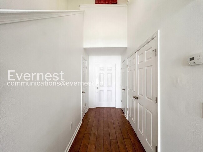 Building Photo - 3-Bed/3-Bath Townhome/Available Now!