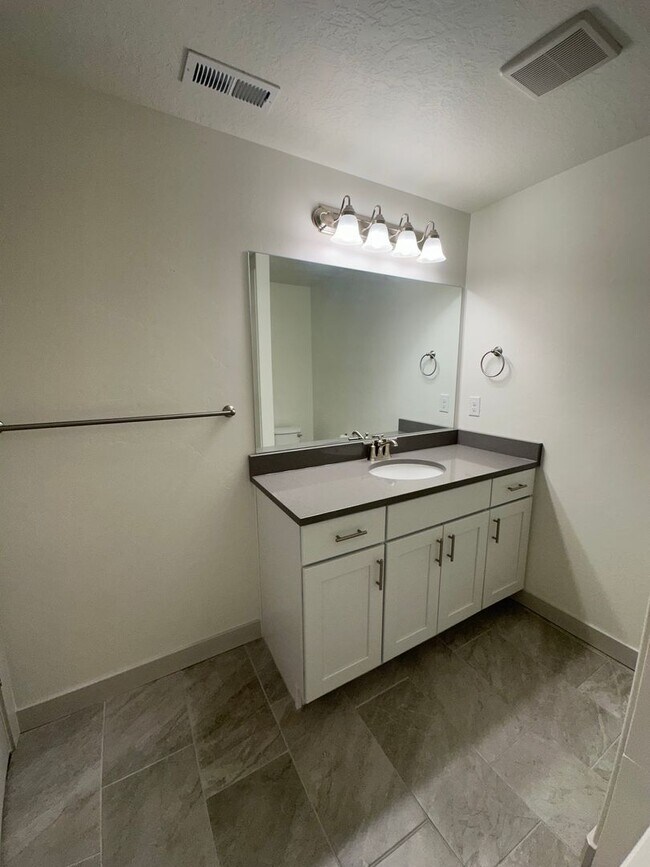 Building Photo - GORGEOUS Bountiful Home!!!