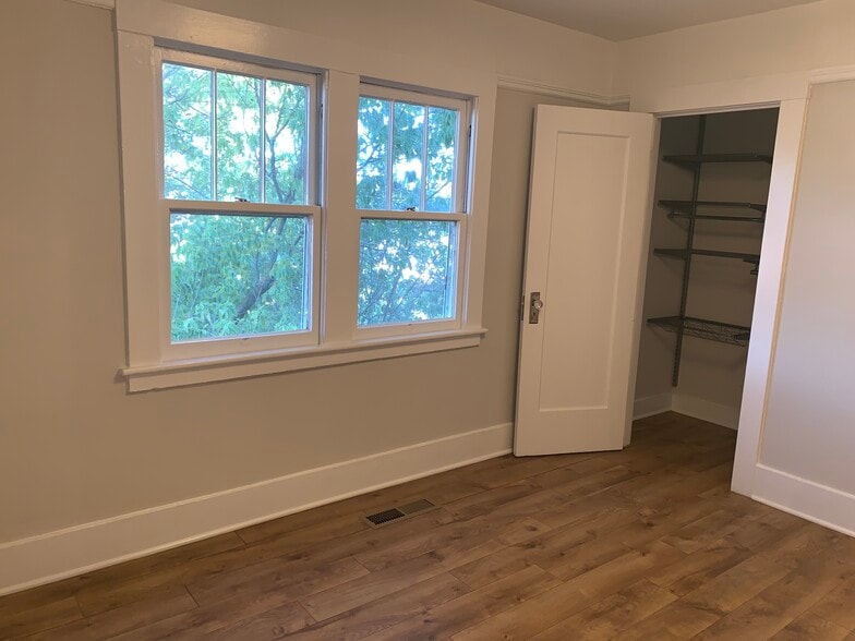 Building Photo - 923 Bridgeway