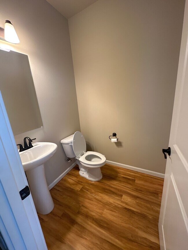 Building Photo - NE 3 Bdrm, 2.5 Bath 1450 sq ft House w/AC and Gas Heat,  All Appliances, Dbl Garage