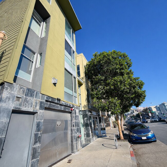 Building Photo - 1738 Lombard St