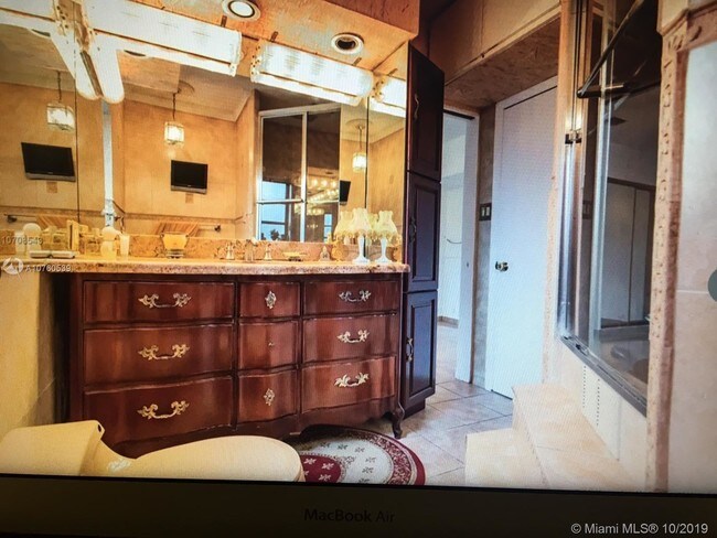 Building Photo - 210 NE 107th St