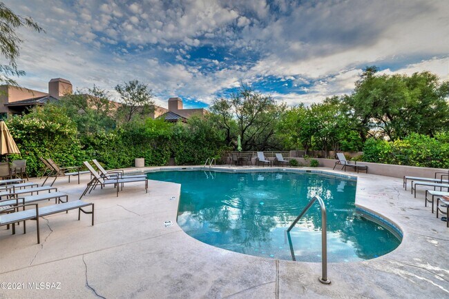 Building Photo - 6655 N Canyon Crest Dr